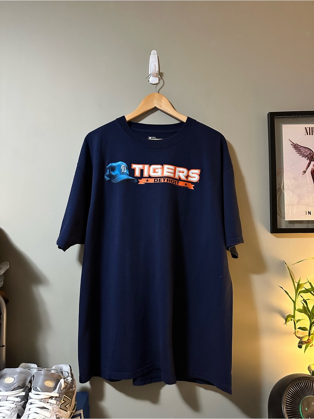 Lee Y2K Navy Detroit Tigers Graphic T-Shirt with Orange Accent